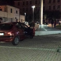 Inusuale incidente in piazza Marconi
