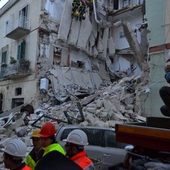 Crolla palazzina all'ingresso dei Sassi, in via Piave