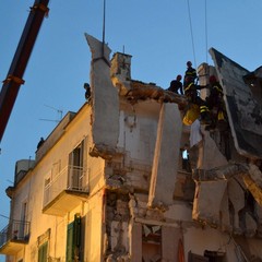 Crolla palazzina all'ingresso dei Sassi, in via Piave