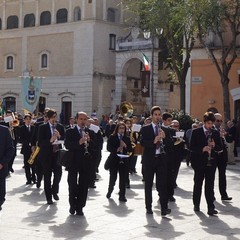 La banda entra in piazza Vittorio Veneto per il 4 novembre