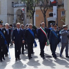 Le Autorità entrano in piazza Vittorio Veneto per il 4 novembre