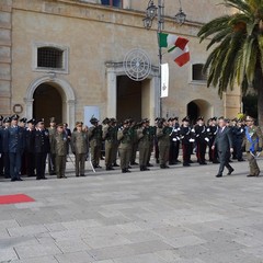 L'arrivo del Prefetto Pizzi in piazza Vittorio Veneto per il 4 novembre