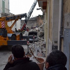 Crolla palazzina all'ingresso dei Sassi, in via Piave