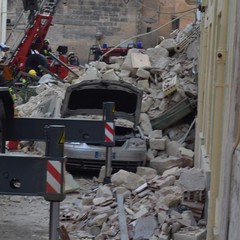 Crolla palazzina all'ingresso dei Sassi, in via Piave