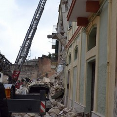 Crolla palazzina all'ingresso dei Sassi, in via Piave