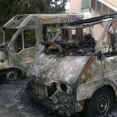 Incendio Serra Venerdì ambulanza camper e auto