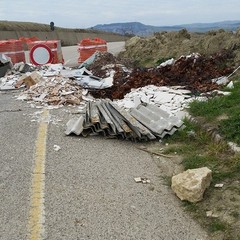 Strada Bradanica, rilasciate lastre di eternit nei pressi del cantiere