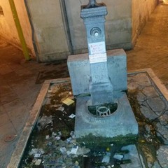 Rotta la fontana di via Gattini, disagio per i cittadini