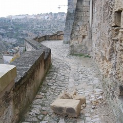Cedimento mura in tufo nel rione Civita