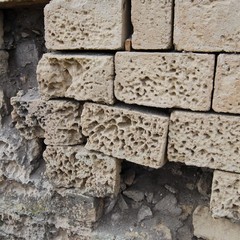 Cedimento mura in tufo nel rione Civita