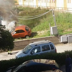 Auto in fiamme a San Giacomo