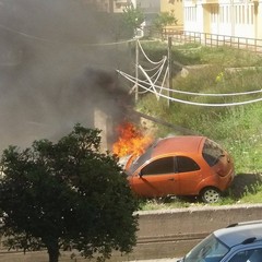 Auto in fiamme a San Giacomo