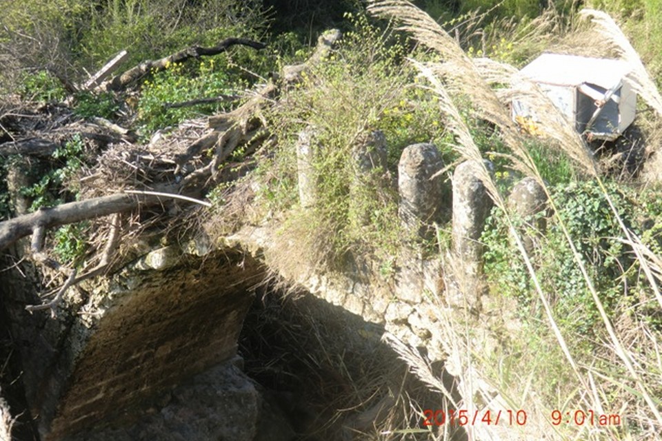 A rischio crollo il ponte “romano” sulla gravina di Picciano