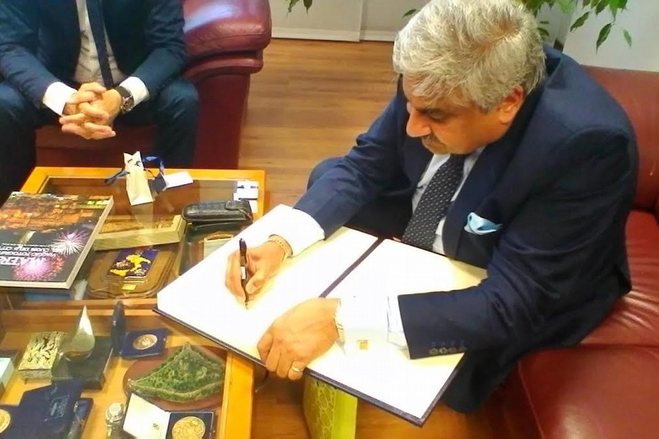 Vice sindaco Giovanni Schiuma e Ambasciatore indiano Anil Wadhwa