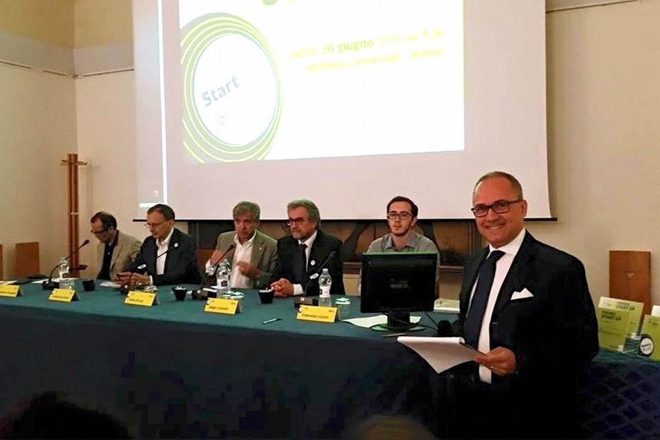 la giuria con il vicepresidente di manifattura delle idee giovanni volpe 1