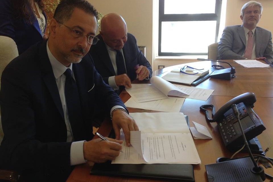 Marcello Pittella firma protocollo d'intesa con Federanziani