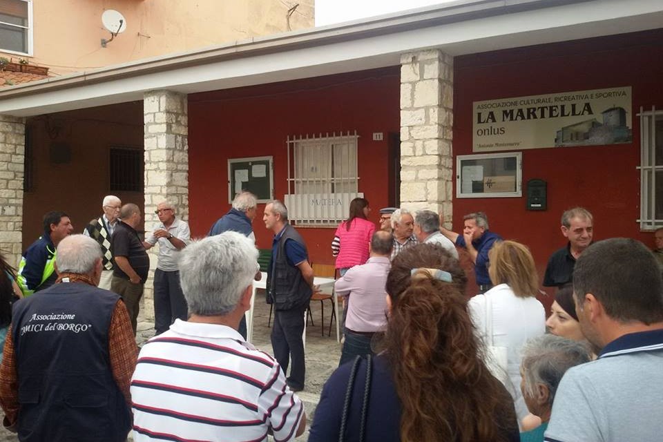 Emergenza rifiuti a La Martella, Zoccali incontra gli abitanti del borgo