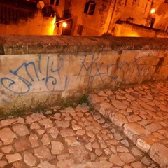 Scritte di vandali nei Sassi