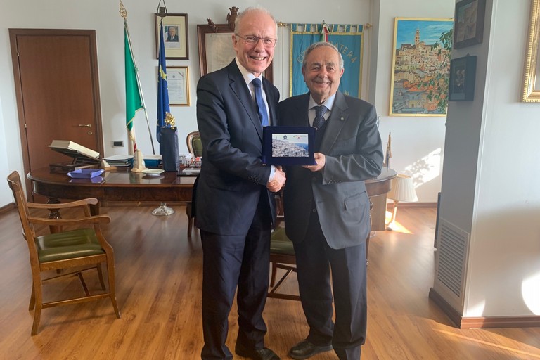 ambasciatore irlandese incontra sindaco De Ruggieri