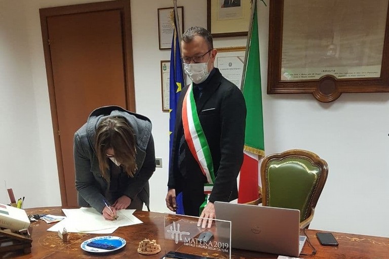 Anna firma cittadinanza italiana