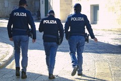 Marsupio con 2000 euro rubato in bar di Matera, indagine di Polizia