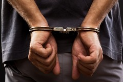 Arrestati dalla Polizia di Stato due agenti della Polizia Penitenziaria del carcere di Matera