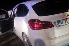 Scontro fra due auto sulla statale 106, un ferito