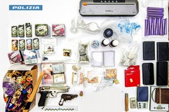 Nasconde droga in casa mentre è ai domiciliari, ora in carcere