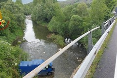 Furgone finisce nel fiume dopo incidente su Basentana