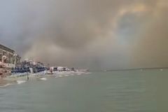 Vasto incendio a Metaponto, fiamme vicine a campeggi e villaggi