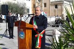 25 aprile, omaggio ai caduti. E il sindaco fa appello all'unità d'Italia