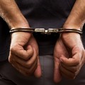 Violenza sessuale alla nipote di 13 anni, arrestato 18enne