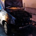 Incendiate due auto, denunciata la responsabile