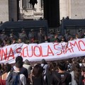 Scuola, “sistema regge su improvvisazione e ingiustizie”