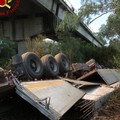 Camion precipita da viadotto, morto autotrasportatore