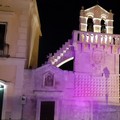 Chiesa Mater Domini illuminata di rosa