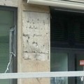 Cadono lastre di marmo in pieno centro a Matera