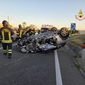 Auto si ribalta sulla statale 7