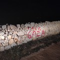 Scritte in vernice sui muretti a secco, Parco Murgia denuncia vandalismo