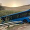 Autobus finisce fuori strada, feriti molti studenti pendolari