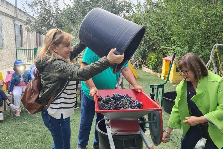festa minozzi- laboratorio dall'uva al vino
