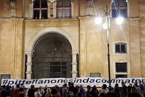 Matera in Piazza Vittorio Veneto per chiedere le dimissioni del sindaco De Ruggieri