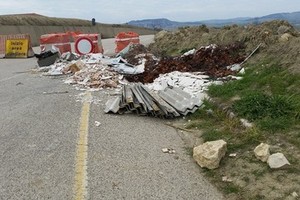 Strada Bradanica, rilasciate lastre di eternit nei pressi del cantiere