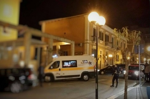 Via Roma, incidente, ambulanza