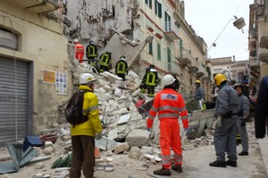 Crolla palazzo nei Sassi