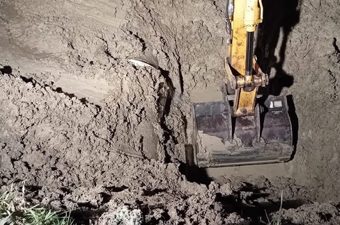 Lavori di notte per la rottura idrica
