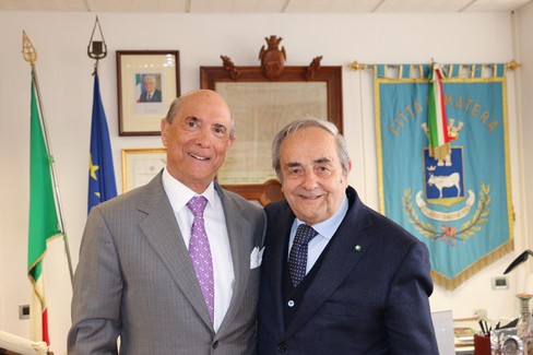 Ambasciatore Usa L. Eisenberg e sindaco R. De Ruggieri