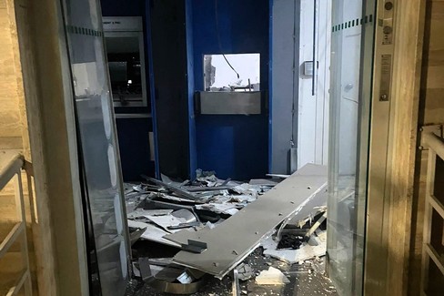 Esplosione bancomat a Bernalda, banditi inseguiti fino ad Altamura