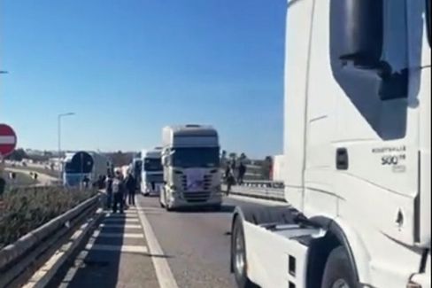 Basilicata: protestano agricoltori e autotrasportatori