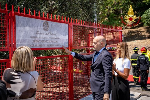 Commemorati i due vigili del fuoco morti in servizio
